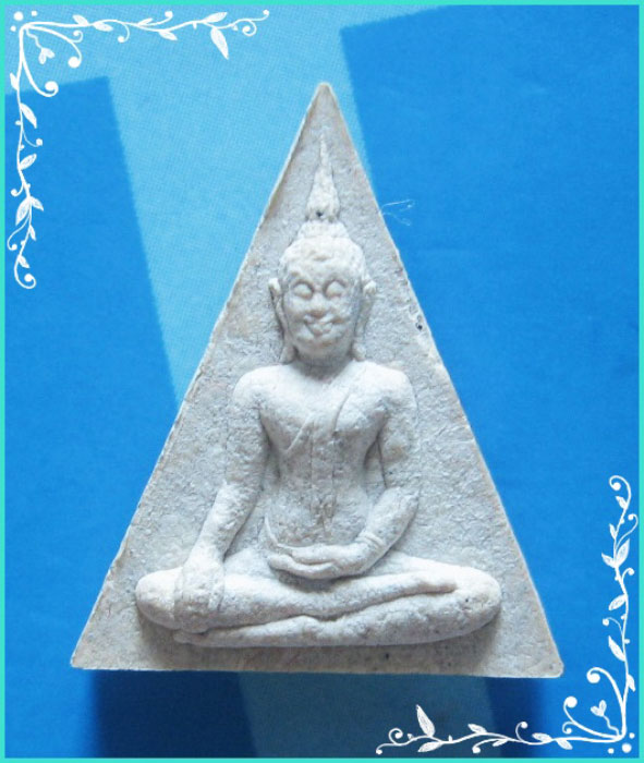 ..ลพ.ชำนาญ วัดบางกุฎีทอง ปท. พระนางพญาบัวบาน เนื้อผงเก่าๆ หลัง ดอกบัว..