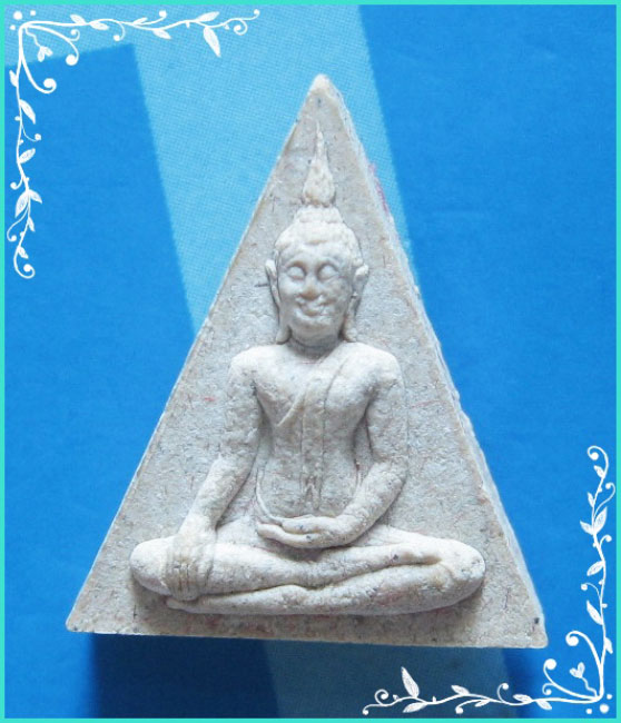 ..ลพ.ชำนาญ วัดบางกุฎีทอง ปท. พระนางพญาบัวบาน เนื้อผงเก่าๆ หลัง ดอกบัว..