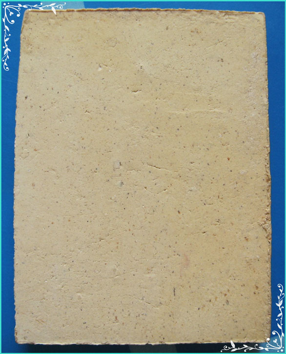 ..ลพ.ชำนาญ วัดบางกุฎีทอง ปท. พระผงหนุนดวง รูปซ้อน เนื้อผงเก่าๆ หลังเรียบ สีขาว..