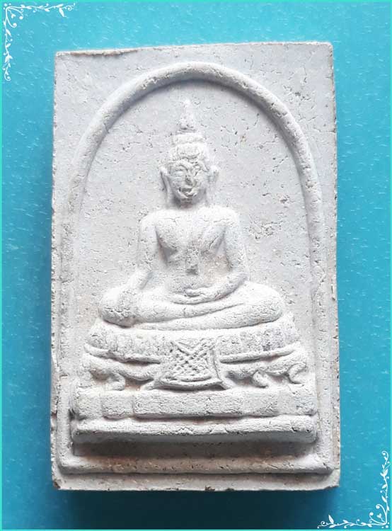 ..ลพ.อัมรินทร์ วัดอัมรินทราราม รบ. พระผงรูปเหมือน พิมพ์เค็มองค์ เนื้อผงเก่าๆ หลังยันต์ ปี 18..