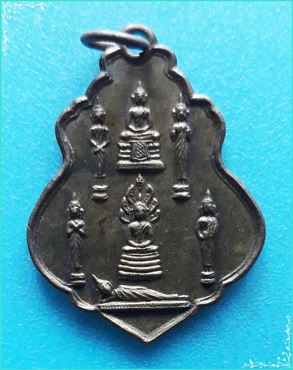 ..วัดหาดใหญ่ใน สงขลา เหรียญ พระประจำวัน พิมพ์เต็มองค์ กะไหล่ทอง หลังยันต์ ภปร. ปี 19..