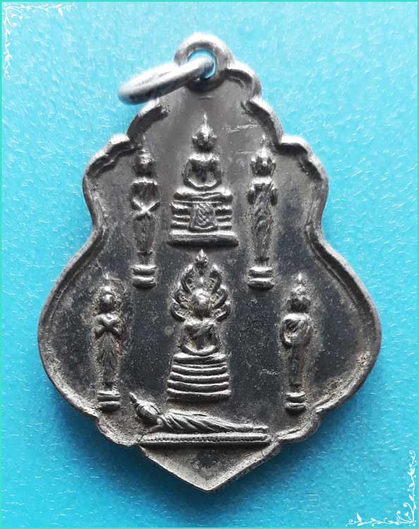 ..วัดหาดใหญ่ใน สงขลา เหรียญ พระประจำวัน พิมพ์เต็มองค์ กะไหล่เงิน หลังยันต์ ภปร. ปี 19..