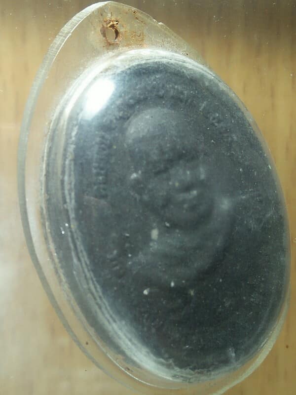 เหรียญหลวงพ่อจำเนียร วัดถ้ำเสือ กระบี่ เนื้อผง เลี่ยมพลาสติก