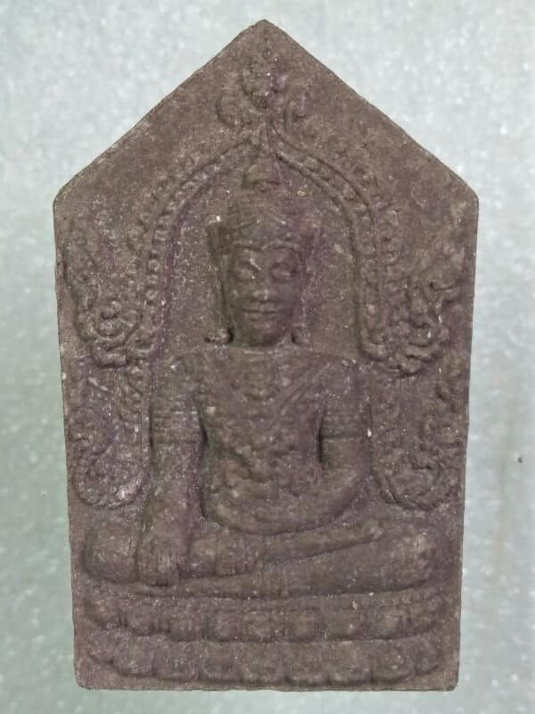 พระผงทรงเครื่องจักพรรดิ์ หลวงพ่อทองกลึง วัดเจดีย์หอย ปทุมธานี