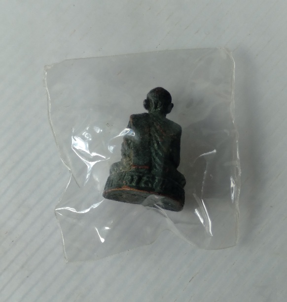 รูปหล่อหลวงปู่นุต