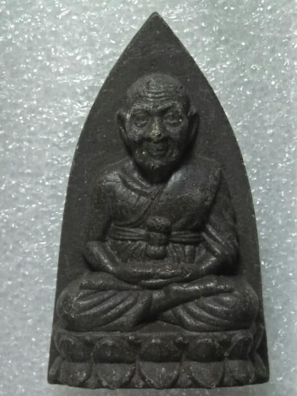 หลวงปู่ทวดองค์ใหญ่ เนื้อผง ออกวัดหรงบน นครศรีธรรมราช ปี๔๘