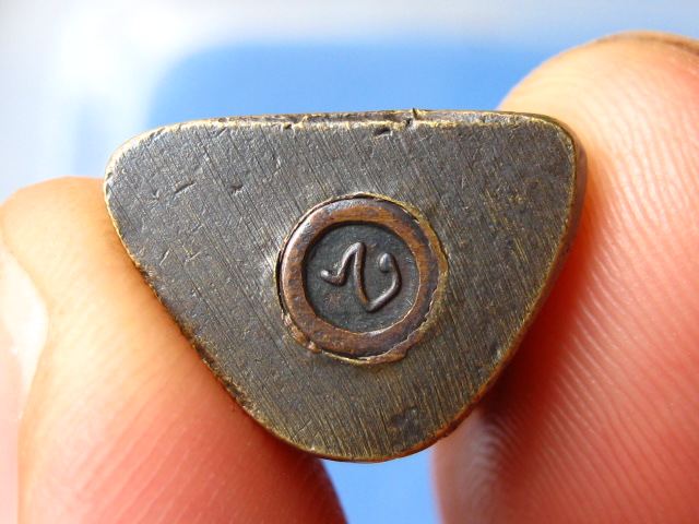 รูปหล่อ หลวงพ่อทองดำ วัดเวฬุวัน จ.มุกดาหาร