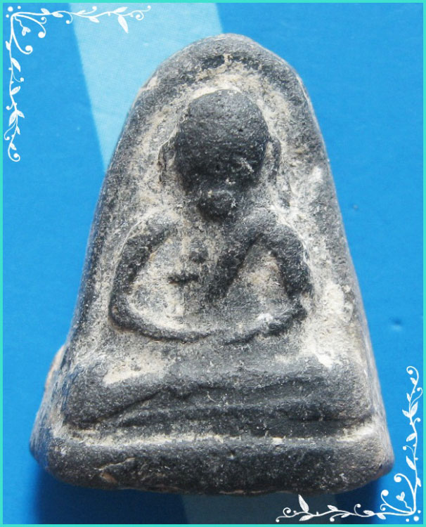 ..ลพ.ศรีธรรม วัดศรีธรรมาราม (ลิง) พระรูปเหมือน พิมพ์เต็มองค์ เนื้อดินผสมว่าน หลังเรียบ ปี 05..