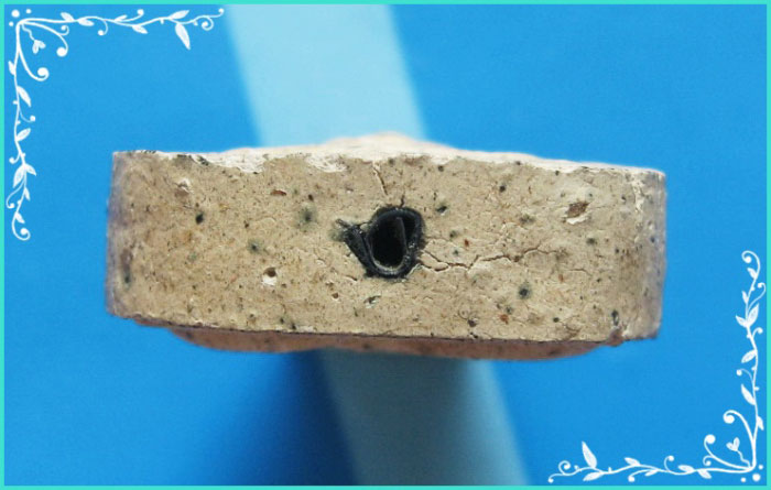 ..ลพ.ประเทือง วัดเทพประทานพร พบ. พระปิดตามหาลาภ เนื้อผงเก่าๆ หลัง รูป รุ่น เสาร์ห้า ปี 36 ฝังตะกรุด.