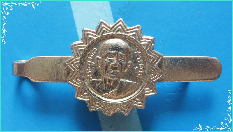 ..ลพ.วิชิต วัดเสม็ดเหนือ ฉช. แหนบ รูปเหมือน พิมพ์พัดแฉก ครึ่งองค์ หลังยันต์ แนวนอน..