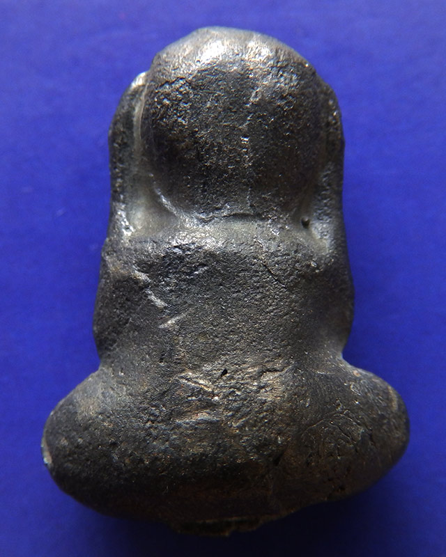 1.ปิดตามหาอุตม์เนื้อแร่ รุ่น 2 หลวงพ่อแช่ม วัดดอนยายหอม จ.นครปฐม พ.ศ. 2536 สูง 1 นิ้ว