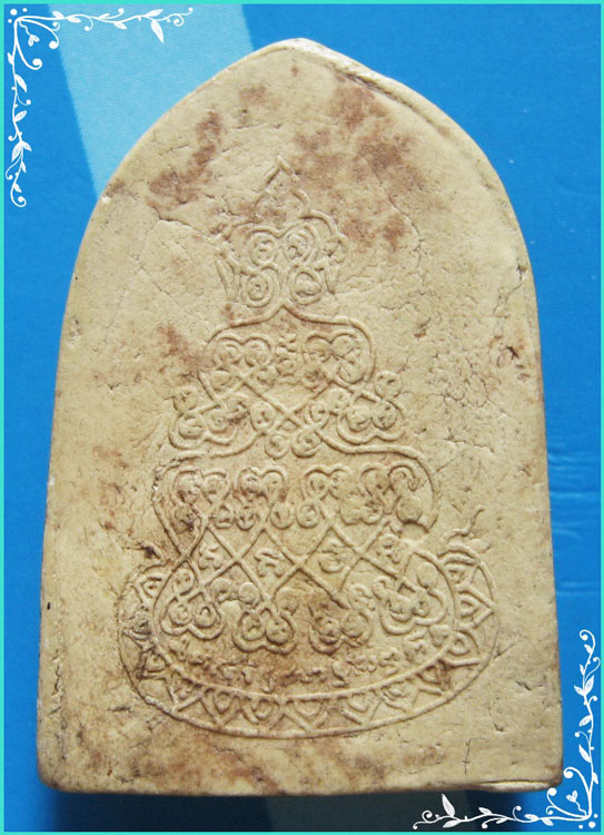 ..สมเด็จพระพุทธสิหิงค์ พิมพ์ครอบแก้ว เต็มองค์ เนื้อผงเก่าๆ หลังยันต์ พระพุทธนิมิต ไม่รู้ที่..