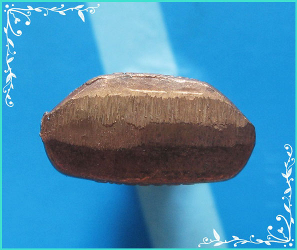 ..ลป.ถม วัดเชิงท่า ลบ. พระรูปหล่อปั๊มรุ่นแรก ลอยองค์ เนื้อทองแดง ปี 39 พิมพ์ใหญ่..