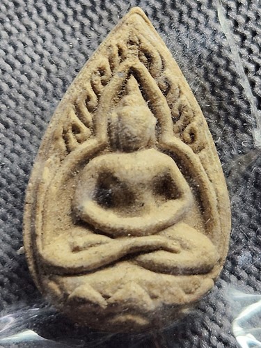 วัดป่าอรัญญาวิเวก จ.อำนาจเจริญ พระสมเด็จกลีบบัว หลวงปู่แสง ญาณวโร(จันดะโชโต) หลัง ยันต์ 