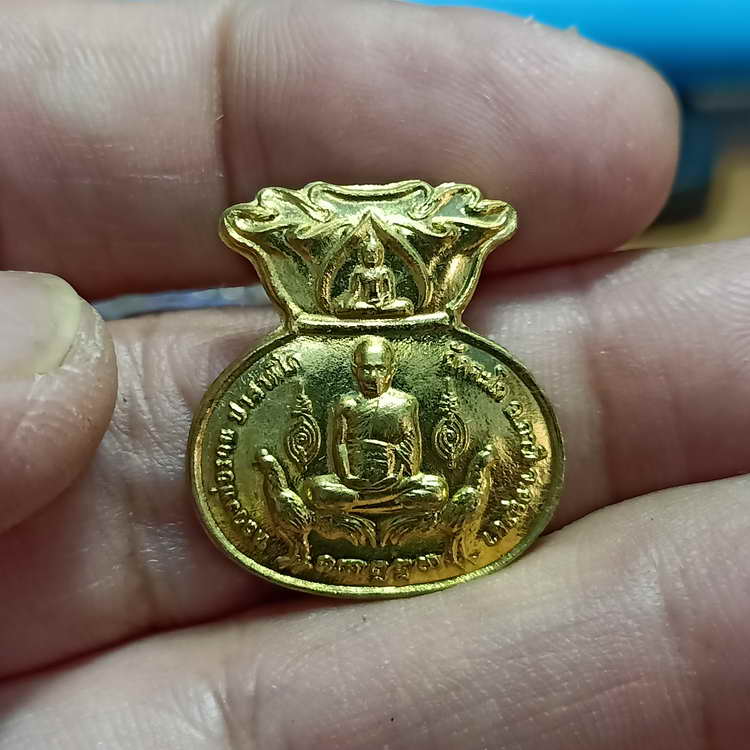เหรียญถุงเงินถุงทอง หลวงพ่อรวย วัดตะโก จ.อยุธยา เนื้อทองทิพย์ กล่องเดิม