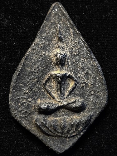 พระ พิมพ์กลีบบัว เนื้อผงยาจินดามณี 