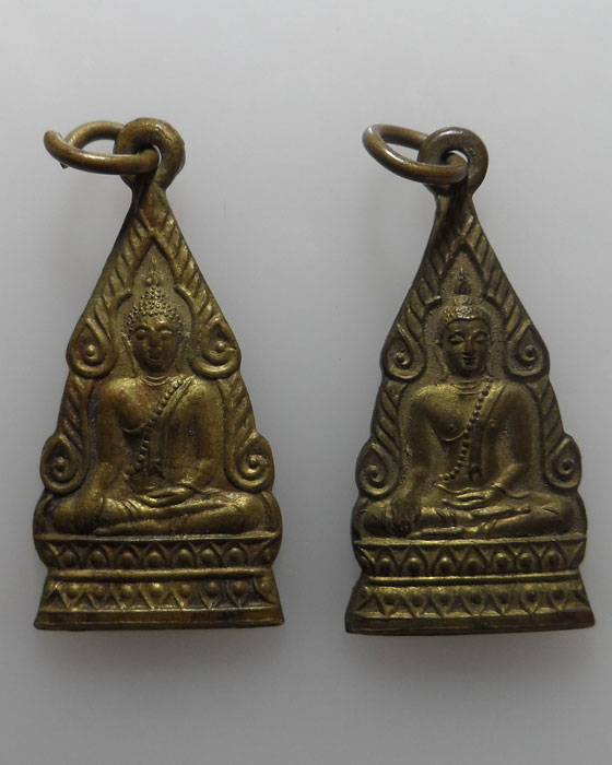 เหรียญพระประธาน วัดพระธาตุช่อแฮ จ.แพร่ (๒ เหรียญ)