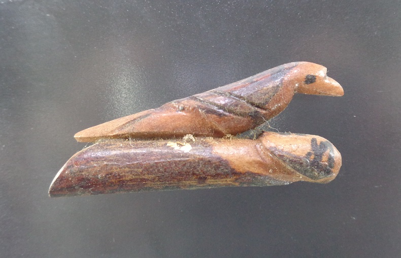 นกสาริกาขี่ปลัดขิคเนื้อไม้แกะ ขนาดยาว 2 นิ้ว สวยครับ