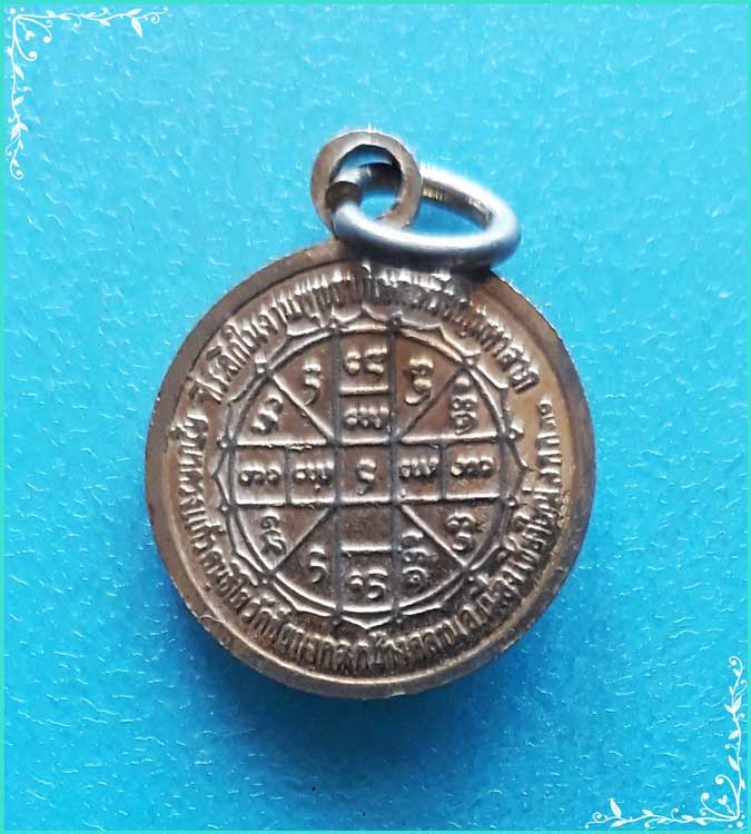 ..ครูบาดวงแก้ว วัดชัยมงคล เหรียญเล็ก ครึ่งองค์ กะไหล่ทอง หลังยันต์ ปี 30..