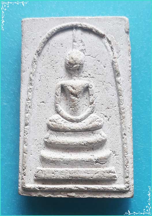 ..ลพ.แฉ่ง วัดราษฎร์นิยม นบ. พระสมเด็จ พิมพ์สามชั้น เนื้อผงเก่าๆ หลังยันต์จม..