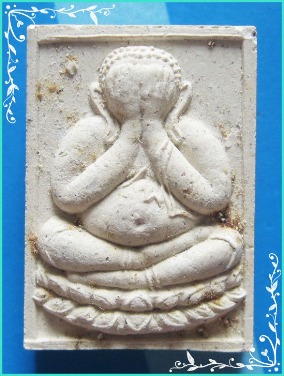 ..ลป.สวัสดิ์ วัดศาลาปูน อย. พระปิดตามหาลาภ พิมพ์สี่เหลี่ยม เนื้อผงเก่าๆ หลังยันต์..