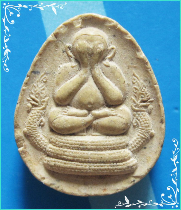 ..ลพ.คง วัดราหุล สบ. พระปิดตามหาลาภ ข้างพญานาคคู่ เนื้อผงเก่าๆ หลังยันต์ ปี 37..