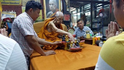 พระขุนแผนอุ้มกุมาร หลวงปู่แย้ม  วัดสามง่าม
