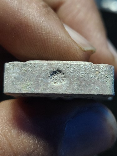 พระขุนแผนหลวงปู่ฤทธิ์ รุ่นรวยเงินรวยทอง ปี 2547 เนื้อแดงผงผสมว่าน วัดชลประทานฯ จ.บุรีรัมย์ อาจารย์เป