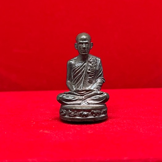 	รูปหล่อรอยองค์ 12 นักษัตร พระอาจารย์ต้อม วัดท่าสะแบง ก้นอุดมวลสารพุทธคุณฝังตะกรุดสร้างน้อยหายาก