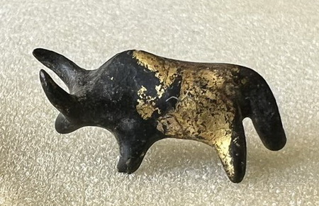 วัวธนู หลวงพ่อสังข์ วัดนากันตม จ.ศรีสะเกษ อุดผงวิเศษเนื้อผง ว่าน108ชนิด ผสมครั่งพุทรา ปิดทองพร้อมจาร