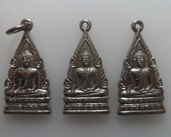 เหรียญพระประธาน วัดพระธาตุช่อแฮ จ.แพร่ ปี๒๕๑๙ (๓ เหรียญ)