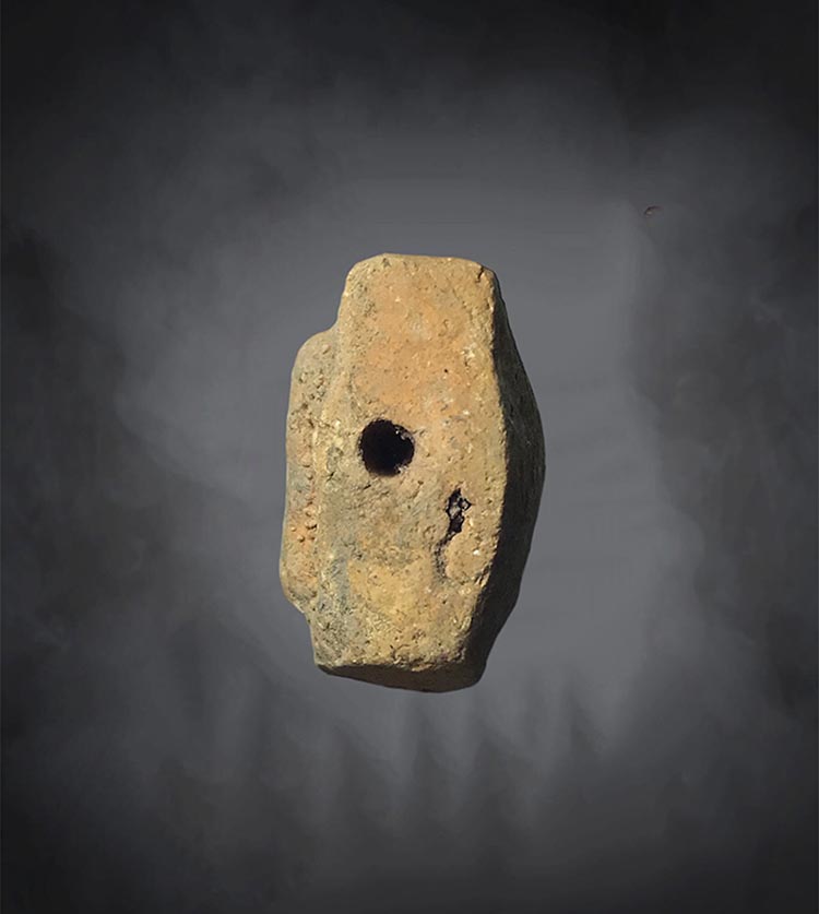 พระปิดตา ผสมผงกนะดูกผี หลวงพ่อพุ่ม วัดโคกสวาย จ.นครราชสีมา ปี2473 เคาะเดียวแดง