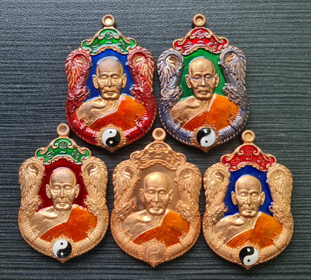 เคาะแรกแดง..มังกรพันล้าน ๒๕๖๓..ทองแดงลงยา ๕ เหรียญ กล่องเดิม..ลพ.พัฒน์ วัดห้วยด้วน จ.นครสวรรค์ 