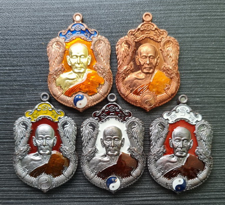 เคาะแรกแดง..มังกรพันล้าน ๒๕๖๓..คละเนื้อ ๕ เหรียญ กล่องเดิม..ลพ.พัฒน์ วัดห้วยด้วน จ.นครสวรรค์