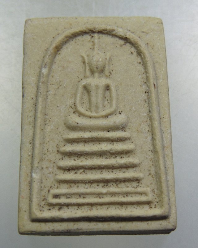 พระสมเด็จหลวงพ่อรวย วัดท่าเรือ จ.ระยอง 