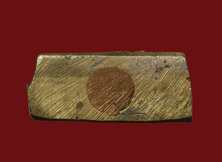 เหรียญหล่อเตารีดหลวงปู่นิล วัดครบุรี จ.นครราชสีมา 