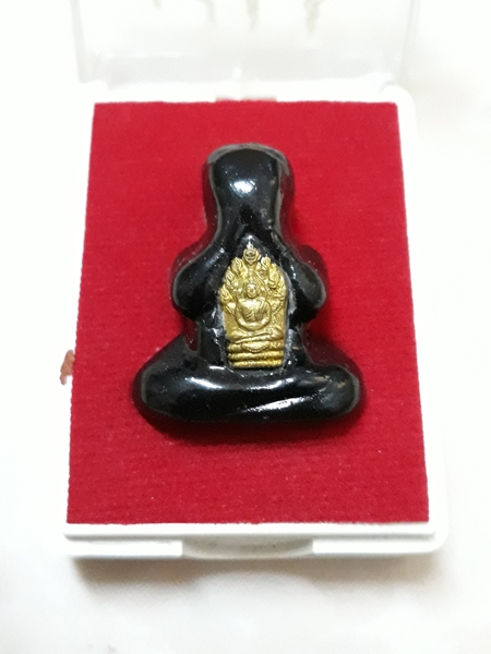 พระปิดตาลงรักฝังปรก เสาร์ 5 เนื้อทองฝาบาตร หลวงปู่วาส วัดสะพานสูง