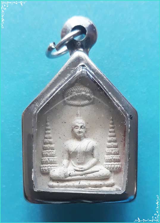 ..ลพ.ขาว วัดหน้าพระเมรุ พระผงรูปเหมือน เต็มองค์ หลังยันต์ มงกุฎพระพุทธเจ้า เลี่ยมตลับ..