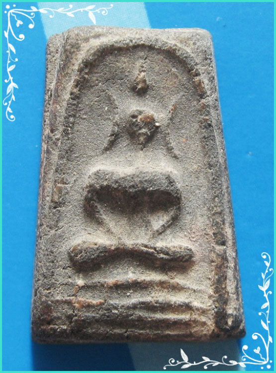 ..ลป.ปรง วัดธรรมเจดีย์ พระพิมพ์ พระพุทธ สามชั้น เนื้อผงใบลาน หลัง กด ดอกจันทร์..