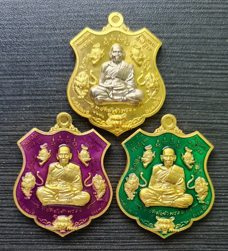 เคาะแรกแดง..พยัคฆ์เจ้าพระยา ๒๕๖๓..ทองทิพย์ ๓ เหรียญ กล่องเดิม..ลพ.พัฒน์ วัดห้วยด้วน จ.นครสวรรค์ 