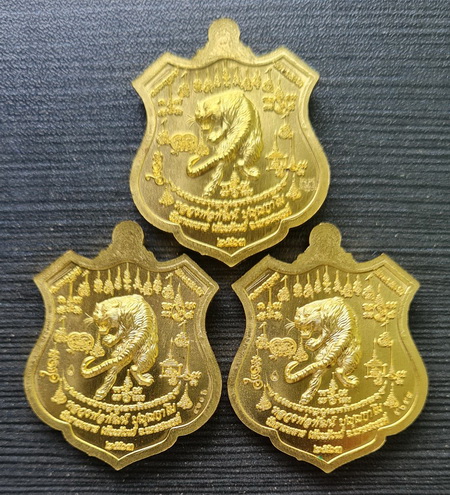 เคาะแรกแดง..พยัคฆ์เจ้าพระยา ๒๕๖๓..ทองทิพย์ ๓ เหรียญ กล่องเดิม..ลพ.พัฒน์ วัดห้วยด้วน จ.นครสวรรค์ 