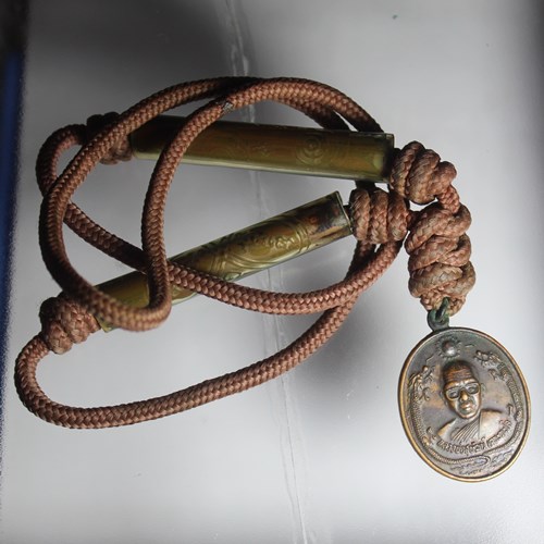 E636เหรียญพร้อม ตะกรุดหลวงพ่อสุพัฒน์ เตชะพะโล วัดป่าประชานิมิตร จ.อุบลราชธานี สภาพสวยๆ