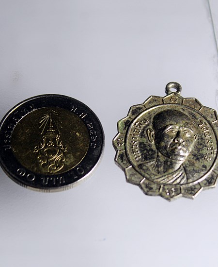 E612เหรียญหลวงพ่อพิน วัดยางซ้าย จ.อ่างทอง ปี 2515 เนื้ออัลปาก้า สภาพสวยๆ