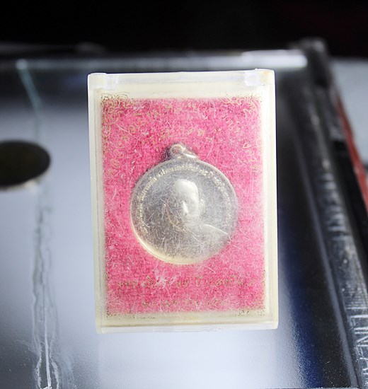 E213เหรียญย้อนยุค หลวงพ่อเปี่ยม วัดเกาะหลัก รุ่นปลดหนี้ เนื้ออัลปาก้า ปี2560 จ.ประจวบคีรีขันธ์ พร้อม