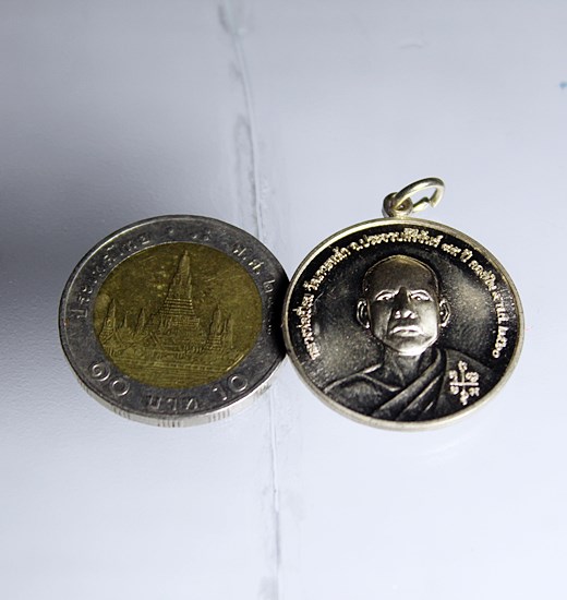 E213เหรียญย้อนยุค หลวงพ่อเปี่ยม วัดเกาะหลัก รุ่นปลดหนี้ เนื้ออัลปาก้า ปี2560 จ.ประจวบคีรีขันธ์ พร้อม