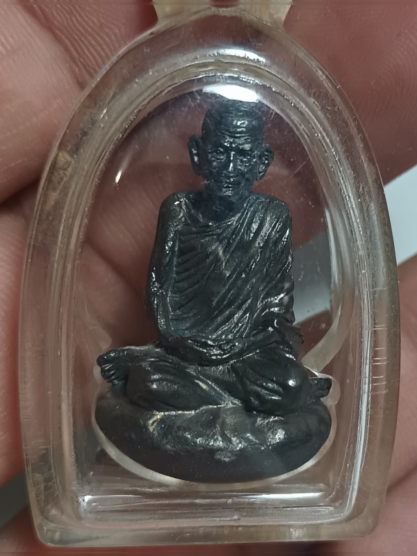 รูปหล่อเบ้าทุบรุ่นแรก หลวงปู่นาม วัดน้อยชมภู่ จ.สุพรรณบุรี ปี2553 เนื้อสัตตะโลหะ เลข 601**