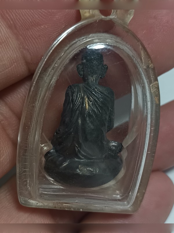 รูปหล่อเบ้าทุบรุ่นแรก หลวงปู่นาม วัดน้อยชมภู่ จ.สุพรรณบุรี ปี2553 เนื้อสัตตะโลหะ เลข 601**