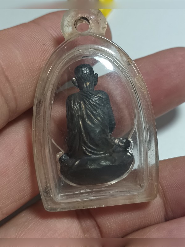 รูปหล่อเบ้าทุบรุ่นแรก หลวงปู่นาม วัดน้อยชมภู่ จ.สุพรรณบุรี ปี2553 เนื้อสัตตะโลหะ เลข 601**