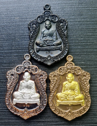 เคาะแรกแดง...สำเภาเศรษฐี ชุดกรรมการ ๓ เหรียญ กล่องเดิม..ลพ.พัฒน์ วัดห้วยด้วน จ.นครสวรรค์ / ส่ง ems