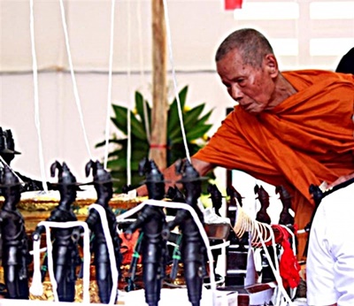 เหรียญสมเด็จพระเจ้าตากสิน รุ่นสร้างเจดีย์ วัดเขาตานก จันทบุรี